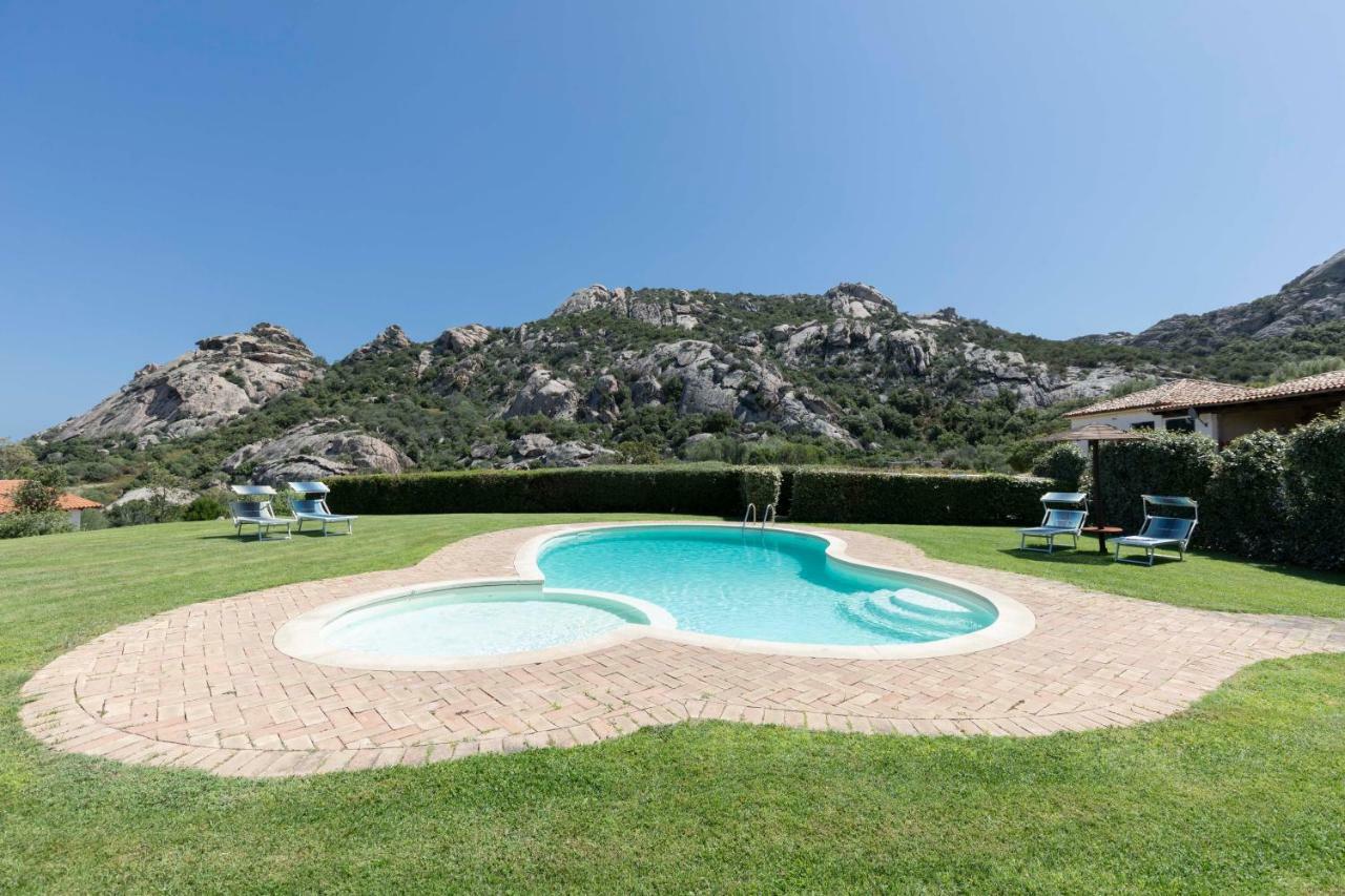 Villa Iris With Pool Baja Sardinia Ngoại thất bức ảnh